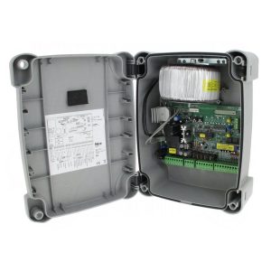 Unitate de comandă Nice A824 — două motoare de 24 V c.c. cu encoder